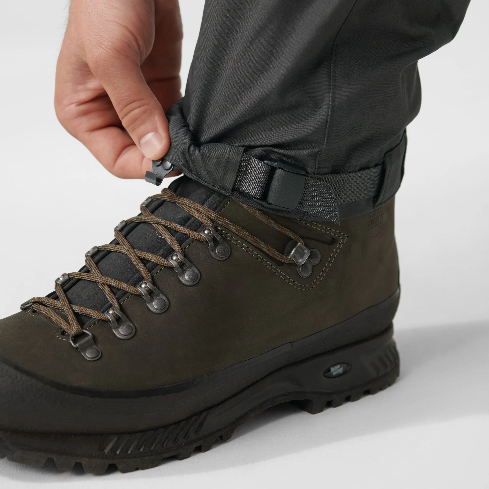 Fjällräven Kaipak Trousers M Regular Dark Grey-Black